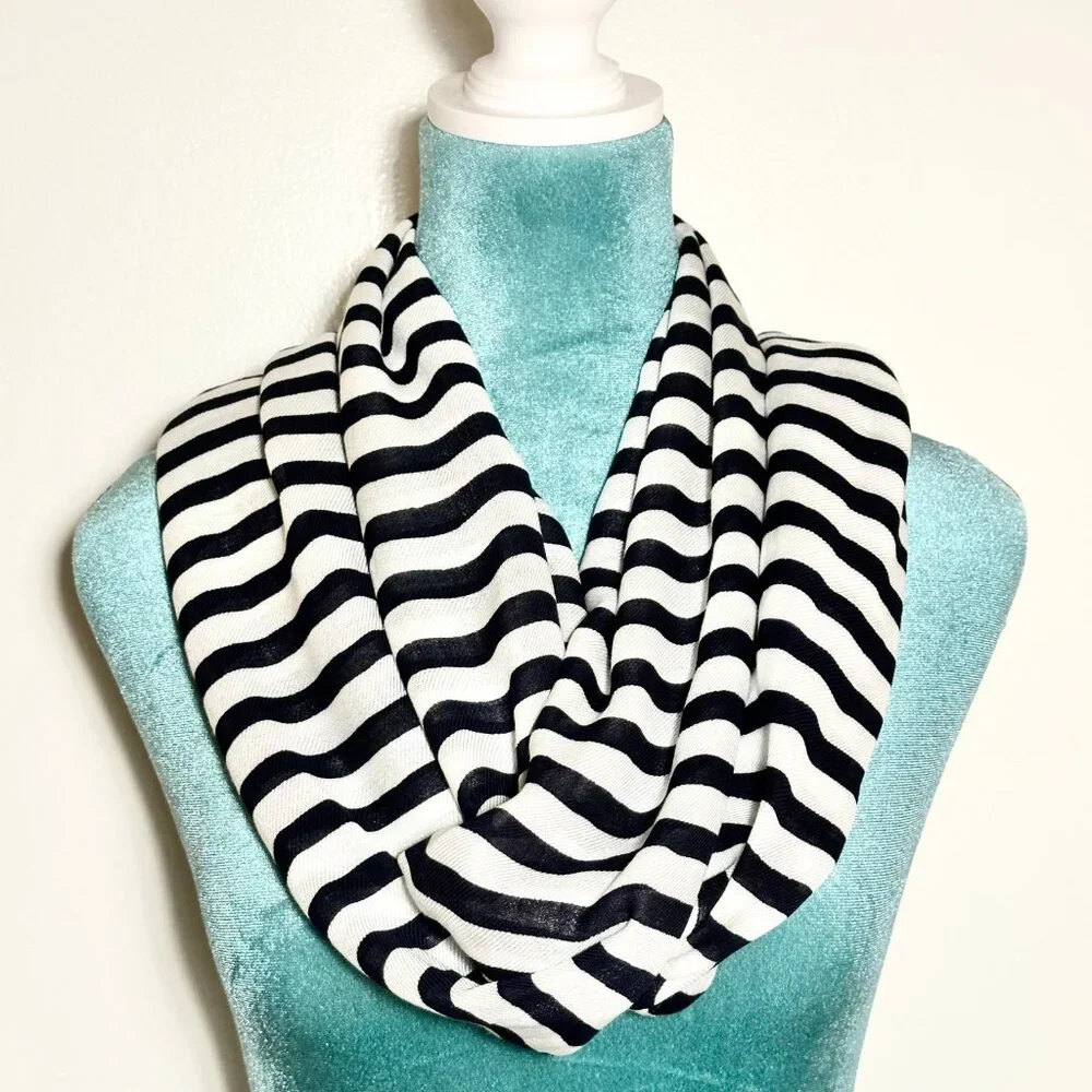 NWOT KATE SPADE NEW YORK Women's black and white striped scarf and shawl - Picture 6 of 10